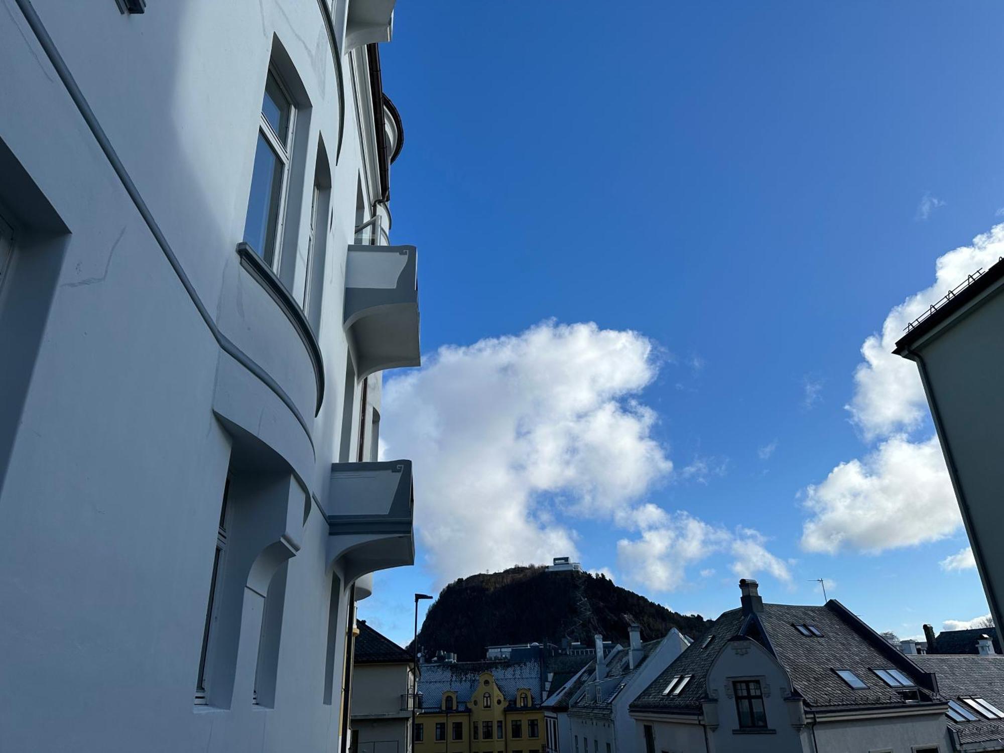 Stylish Big Jugend Art Nouveau Apartment With Balcony Heart Of Ålesund Exterior foto